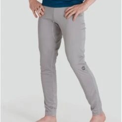 NRS Men's Breaker Rashguard Tight -Outdoor Sports 10023 01 Titanium Model FrontCrop 092121 1000x1000