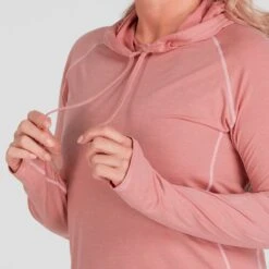 NRS Women's Silkweight Hoodie 40 NRS Women's Silkweight Hoodie -Outdoor Sports 10140 05 Mauve Model Detail 090221 1000x1000