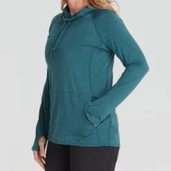NRS Women's Silkweight Vesi Hoodie 27 NRS Women's Silkweight Vesi Hoodie -Outdoor Sports 10164 01 Mediterranea Model FrontCrop 090121 1000x1000