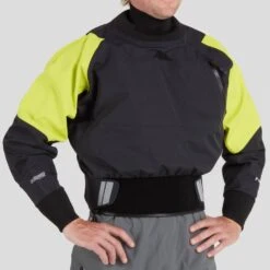 NRS Men's Flux Dry Top -Outdoor Sports 22515 06 Black Model FrontCrop 062822 1000x1000